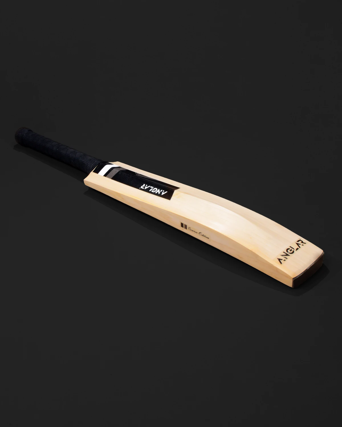 Front view of English Willow Reserve Edition Cricket bat